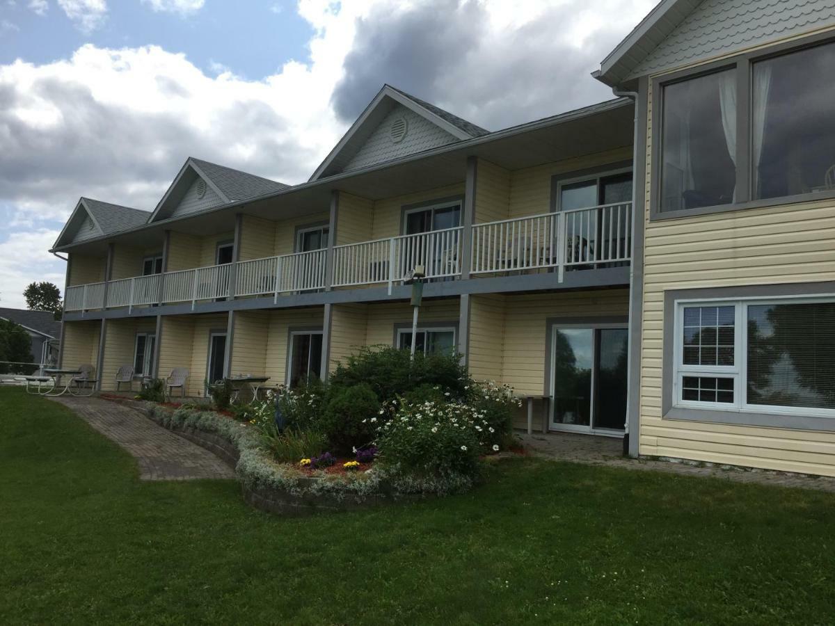 Hilton Beach Inn & Spa Thessalon Екстериор снимка