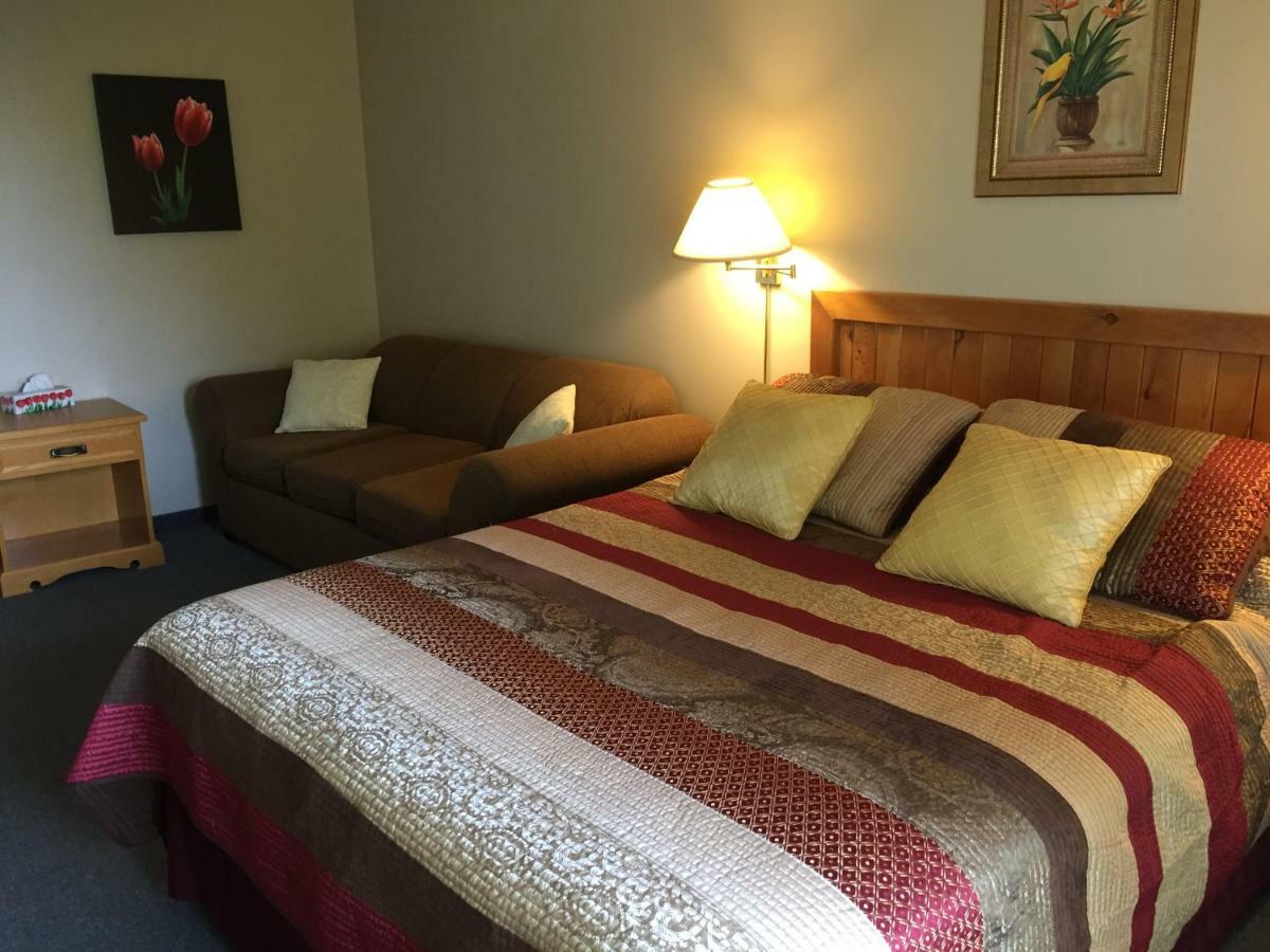 Hilton Beach Inn & Spa Thessalon Екстериор снимка